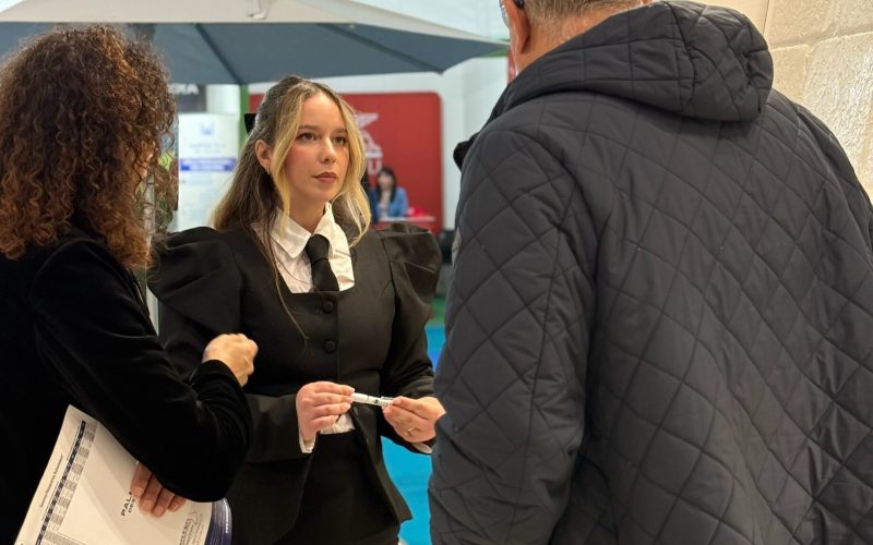 Stand Novapetra alla fiera Externa, pavimenti in pietra e piscina centrale come simbolo di design e tradizione